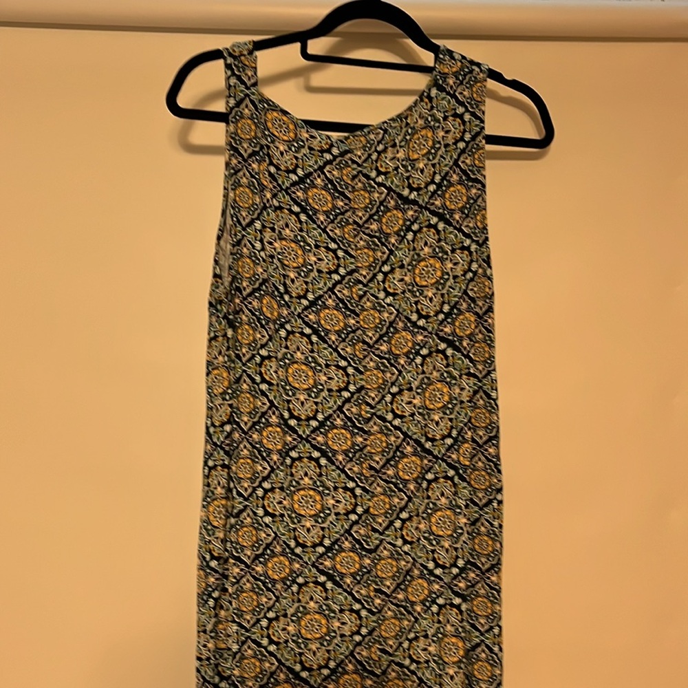 Stretchy knit medallion print midi dress with shark bite hem